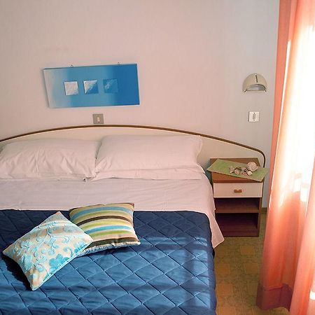 Hotel Gialpina Viserba Di Rimini Экстерьер фото