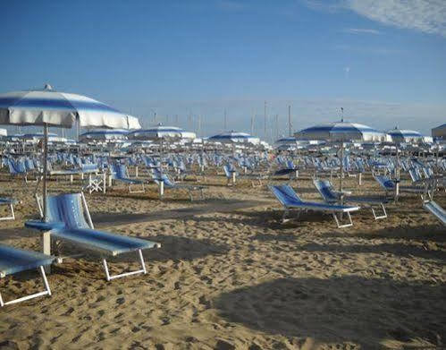 Hotel Gialpina Viserba Di Rimini Экстерьер фото